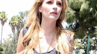 Mischa Barton Collapses, Nicole Richie Hates Her Mom